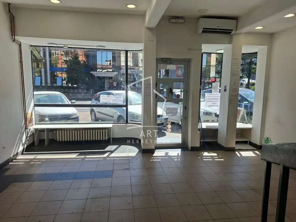 poslovni prostor Čukarica Banovo brdo 1800 evra 