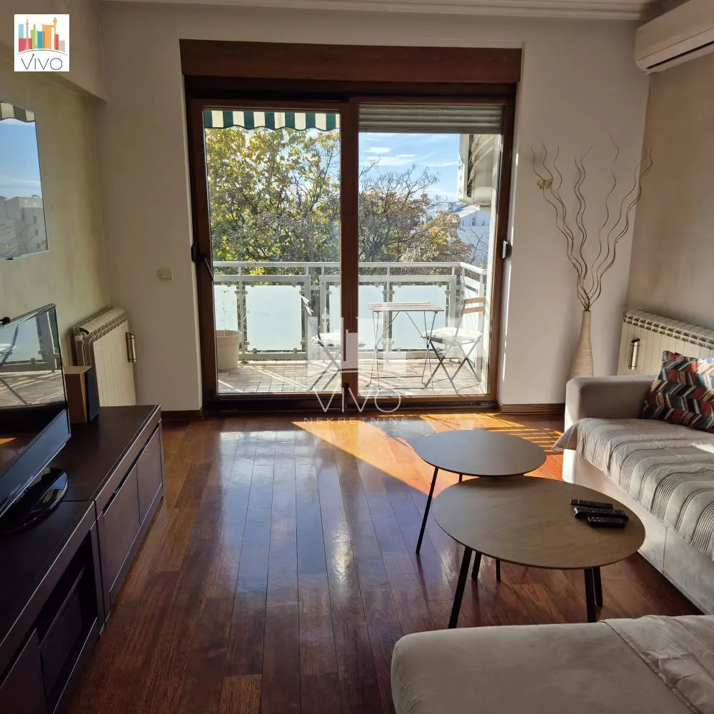 Trosoban stanovi Vračar Crveni krst 1200 evra 